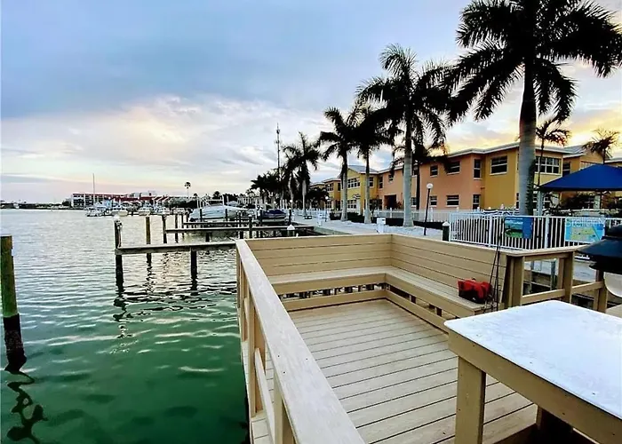 Apartment Indian Shores Condo, Sleeps 4, Steps To *