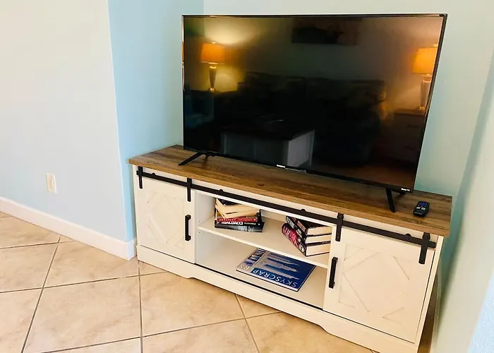 Indian Shores Condo, Sleeps 4, Steps To * Clearwater Beach