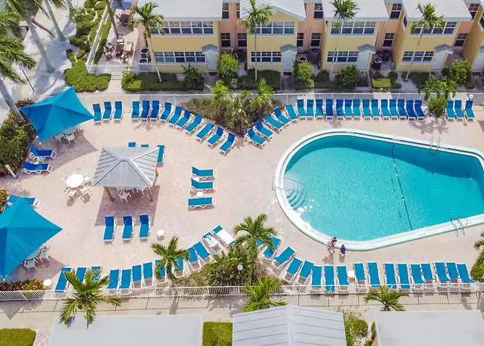 Indian Shores Condo, Sleeps 4, Steps To Apartment