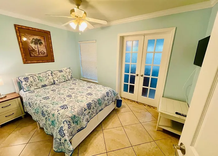 Indian Shores Condo, Sleeps 4, Steps To *