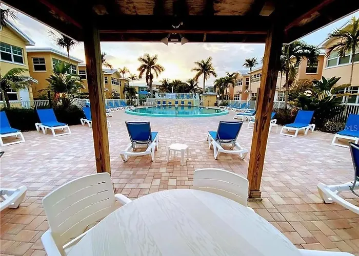Indian Shores Condo, Sleeps 4, Steps To Clearwater Beach