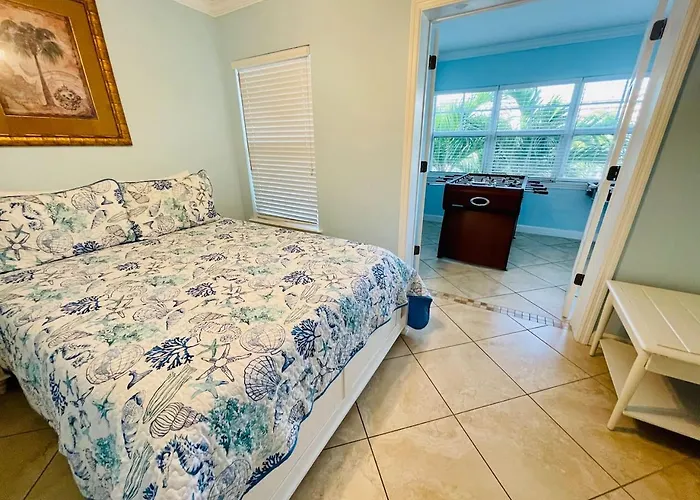 Apartment Indian Shores Condo, Sleeps 4, Steps To