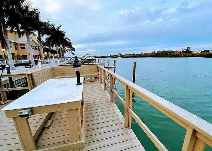 Indian Shores Condo, Sleeps 4, Steps To Apartment