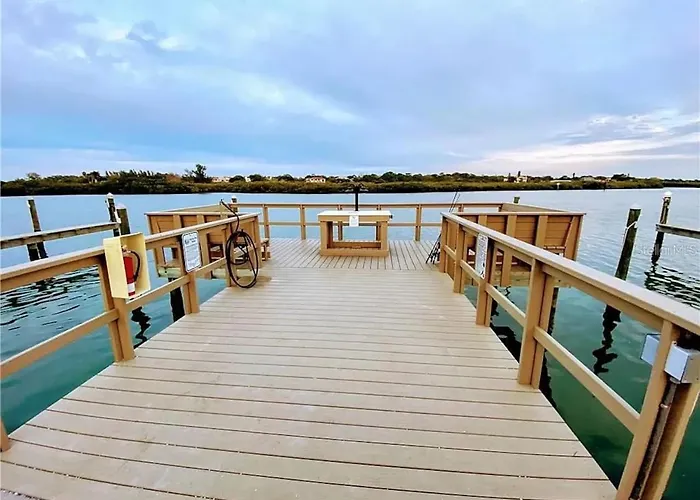 Indian Shores Condo, Sleeps 4, Steps To *