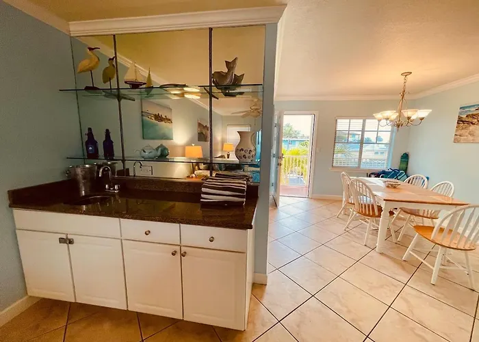Indian Shores Condo, Sleeps 4, Steps To