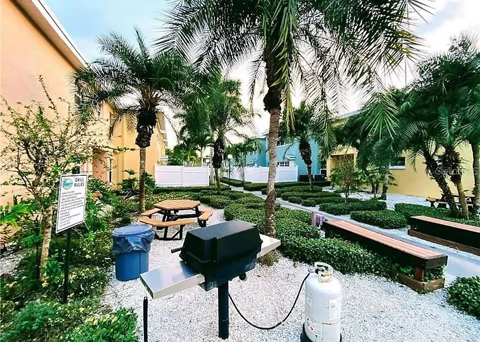 Indian Shores Condo, Sleeps 4, Steps To Apartment *