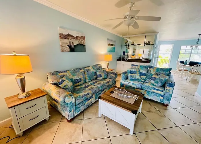 Indian Shores Condo, Sleeps 4, Steps To * Clearwater Beach